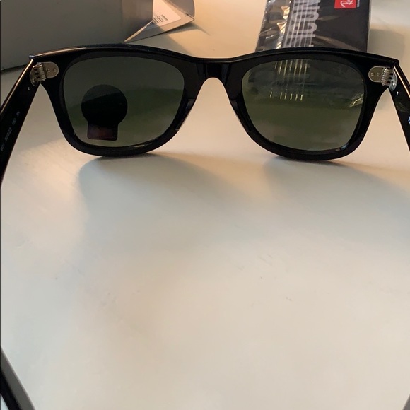 RayBan Original Wayfarer Sunglasses - Picture 5 of 6